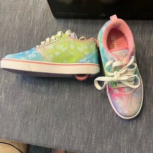Girls Heelys Wheeled Sneaker Size 2